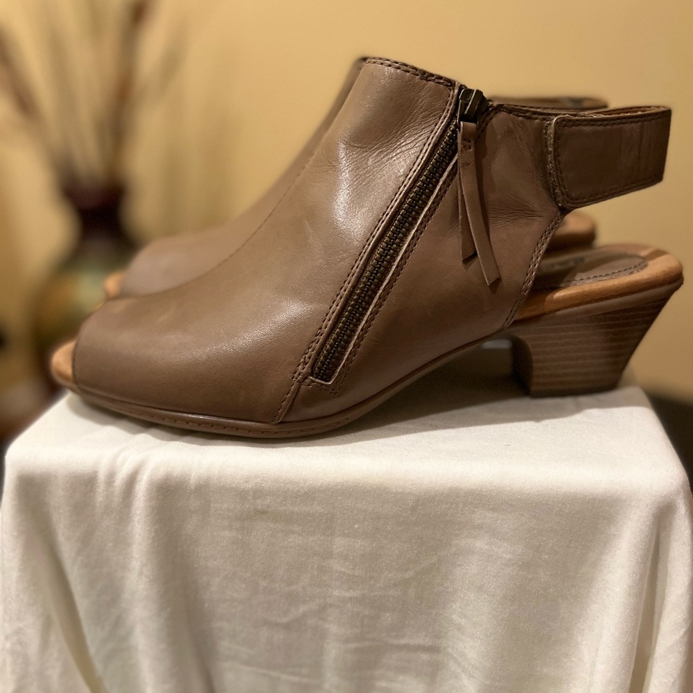 Nice natural sandal that you can wear with everything!
